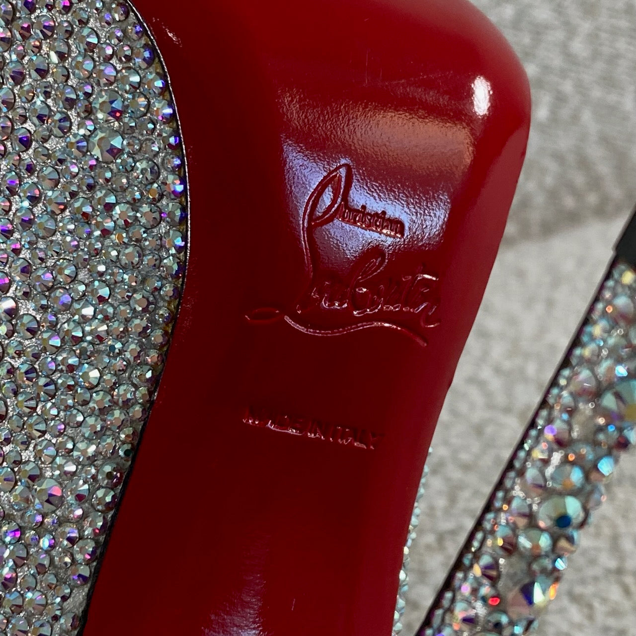 バ*ビ様 週末限定オークション☆セールChristian Louboutin 3 Pre-owned Christian Louboutin Shimmery Red sole Pump-Shaped Clutch