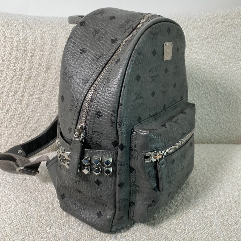 Pre-owned MCM Visetos Stud Stark Backpack Phantom Grey  display picture 2