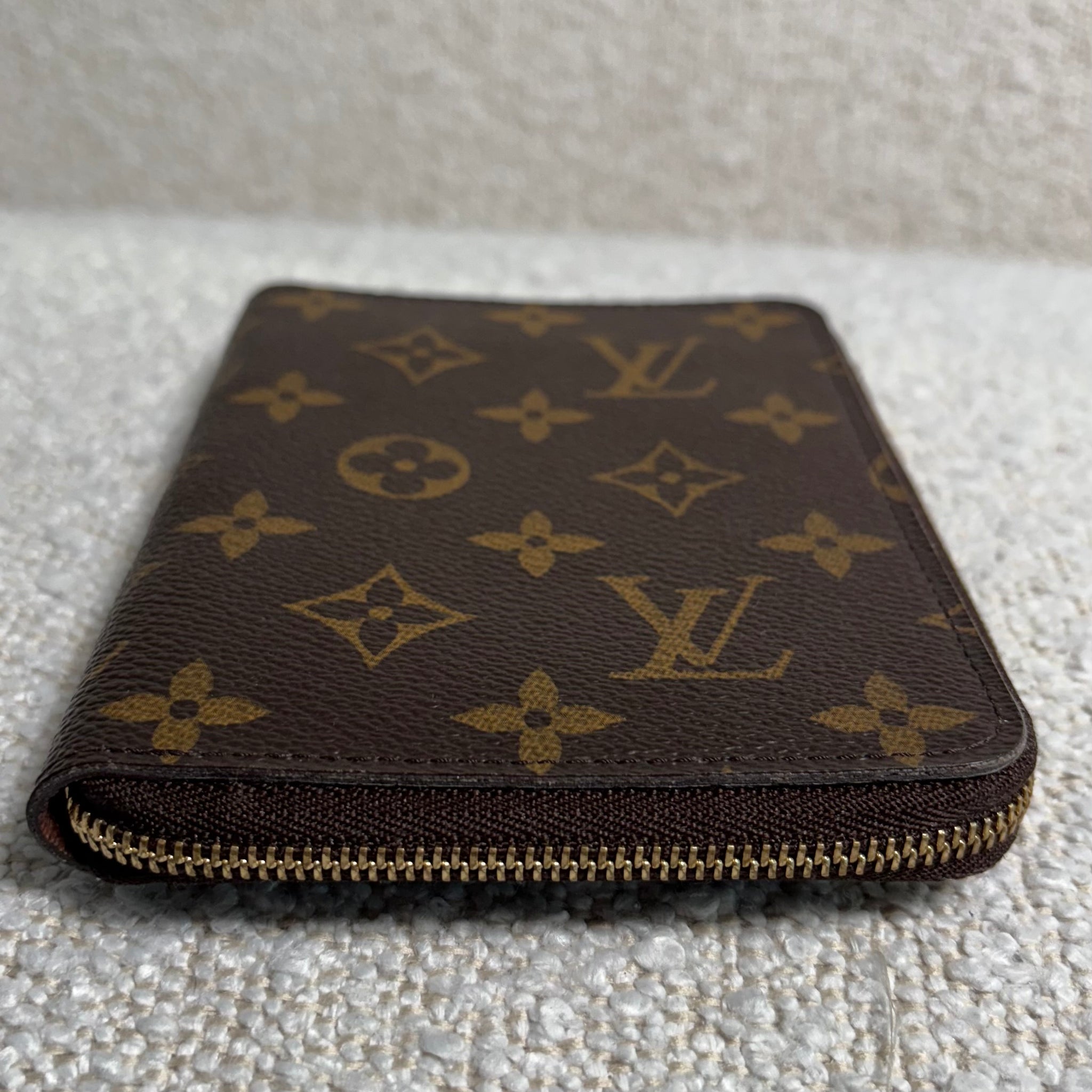 Pre-owned LOUIS VUITTON Monogram Zipped Passport Holder Wallet