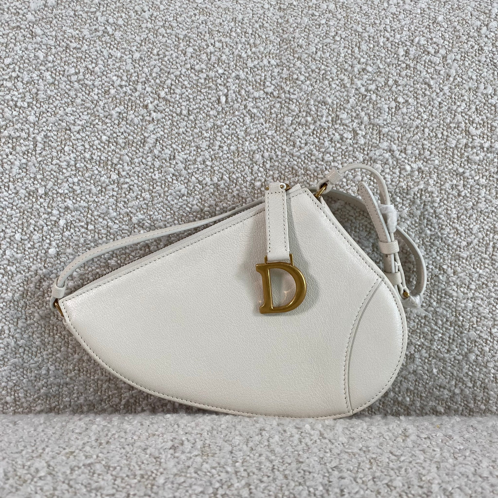 Pre-owned Dior Rodeo Saddle Pouch Latte Goatskin – Beccas Bags Pre-owned Dior Rodeo Saddle Pouch Latte Goatskin – Beccas Bags