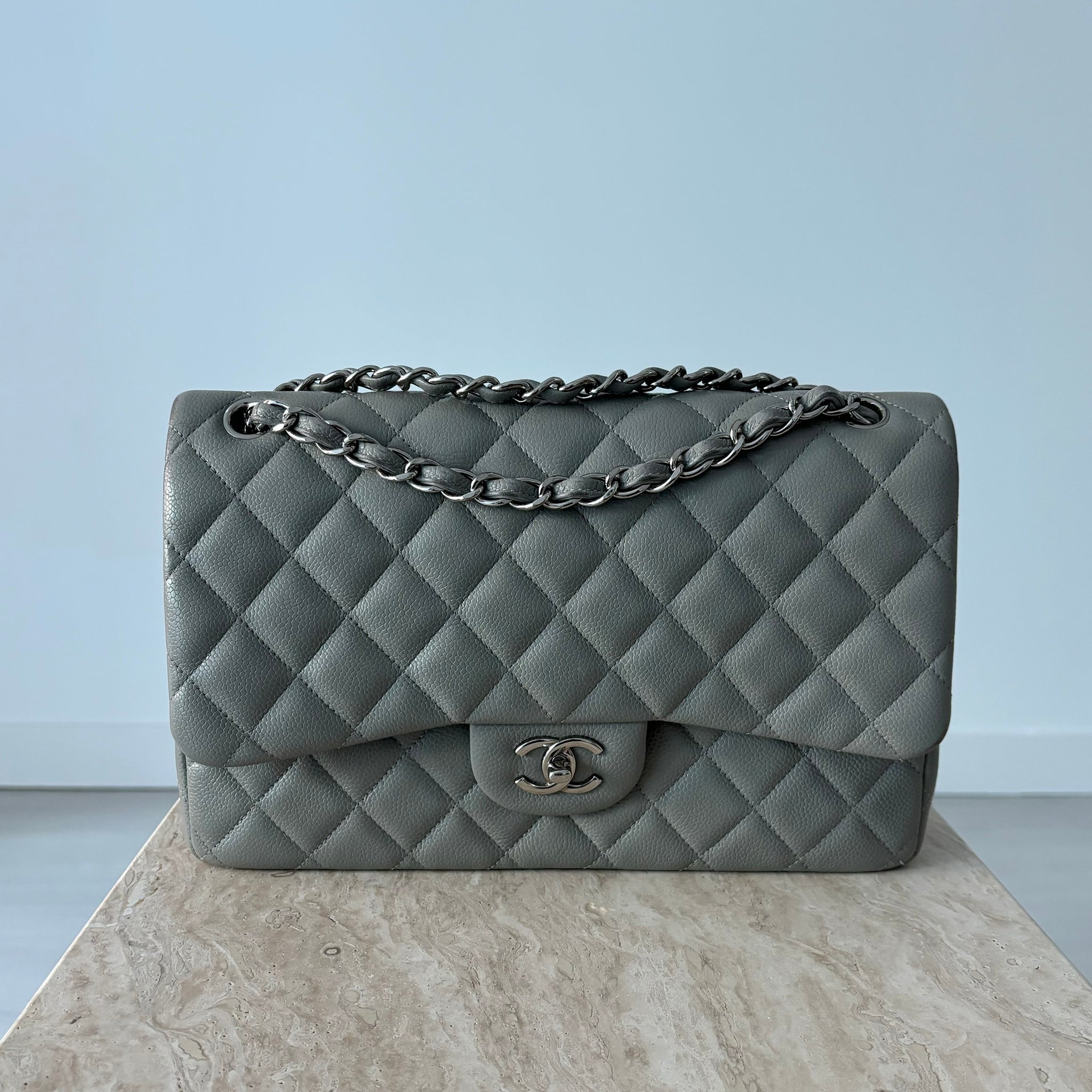 新品、未使用CHANEL25B バラクラバ　グレー Pre-owned Chanel Classic Flap Bag Jumbo Gray Caviar – Beccas Bags