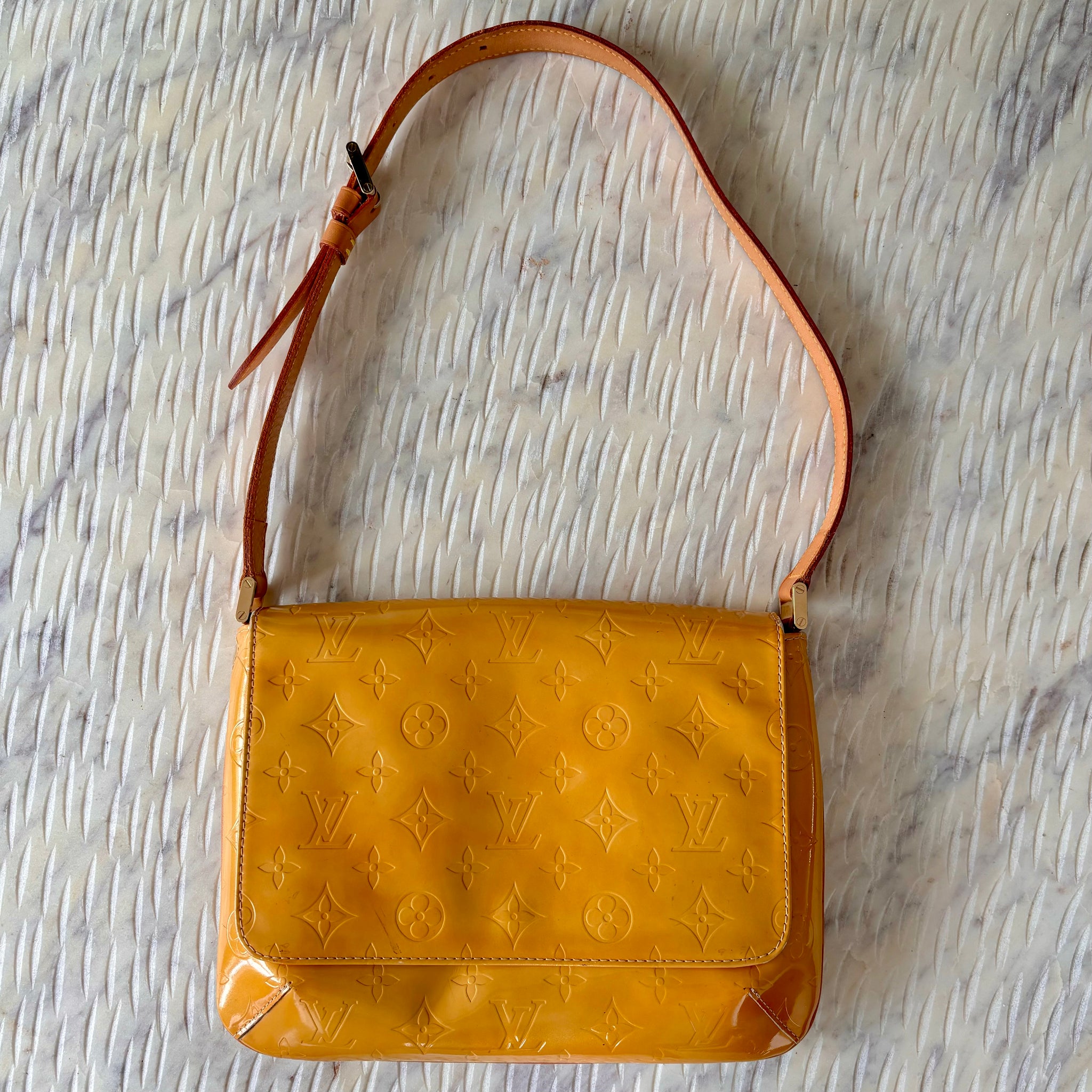 Pre-owned Louis Vuitton Mango Monogram Vernis Thompson Street Bag