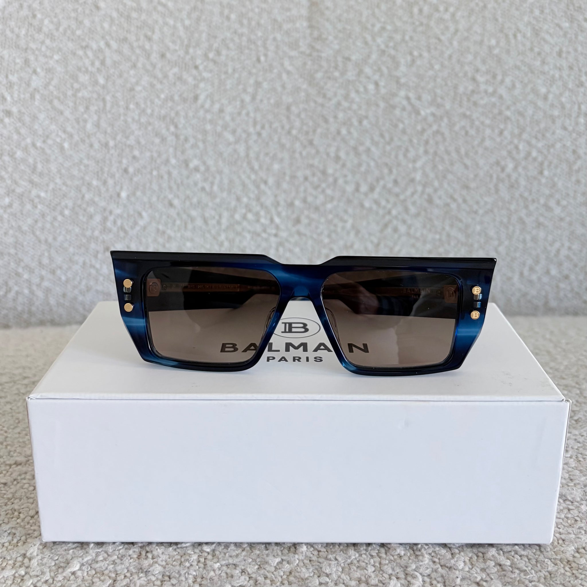 Balmain B-ll BPS 03 GRY GLD Sunglasses New Authentic Balmain® Eyewear - B-Spirit Sunglasses | Specs Collective main image 3