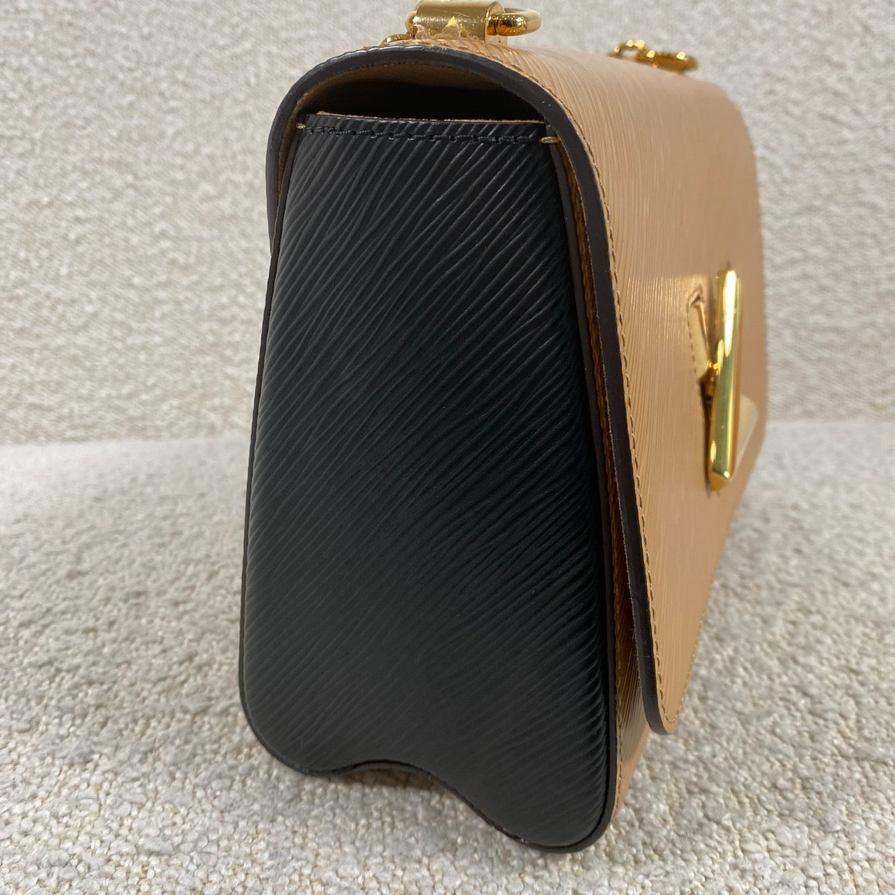 Louis Vuitton バッグ Louis Vuitton Quartz Epi Leather Twist PM Bag | Yoogi's Closet