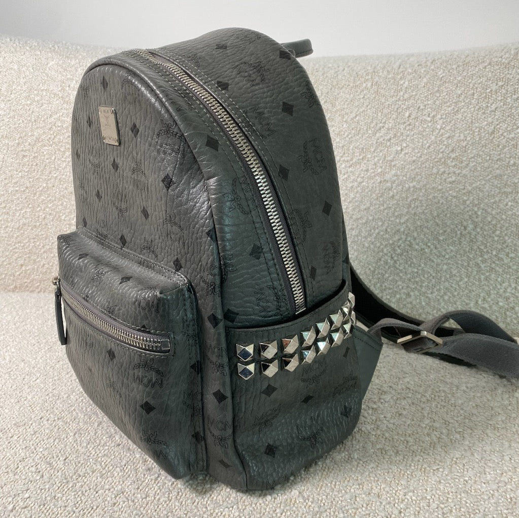 Pre-owned MCM Visetos Stud Stark Backpack Phantom Grey  display picture 1