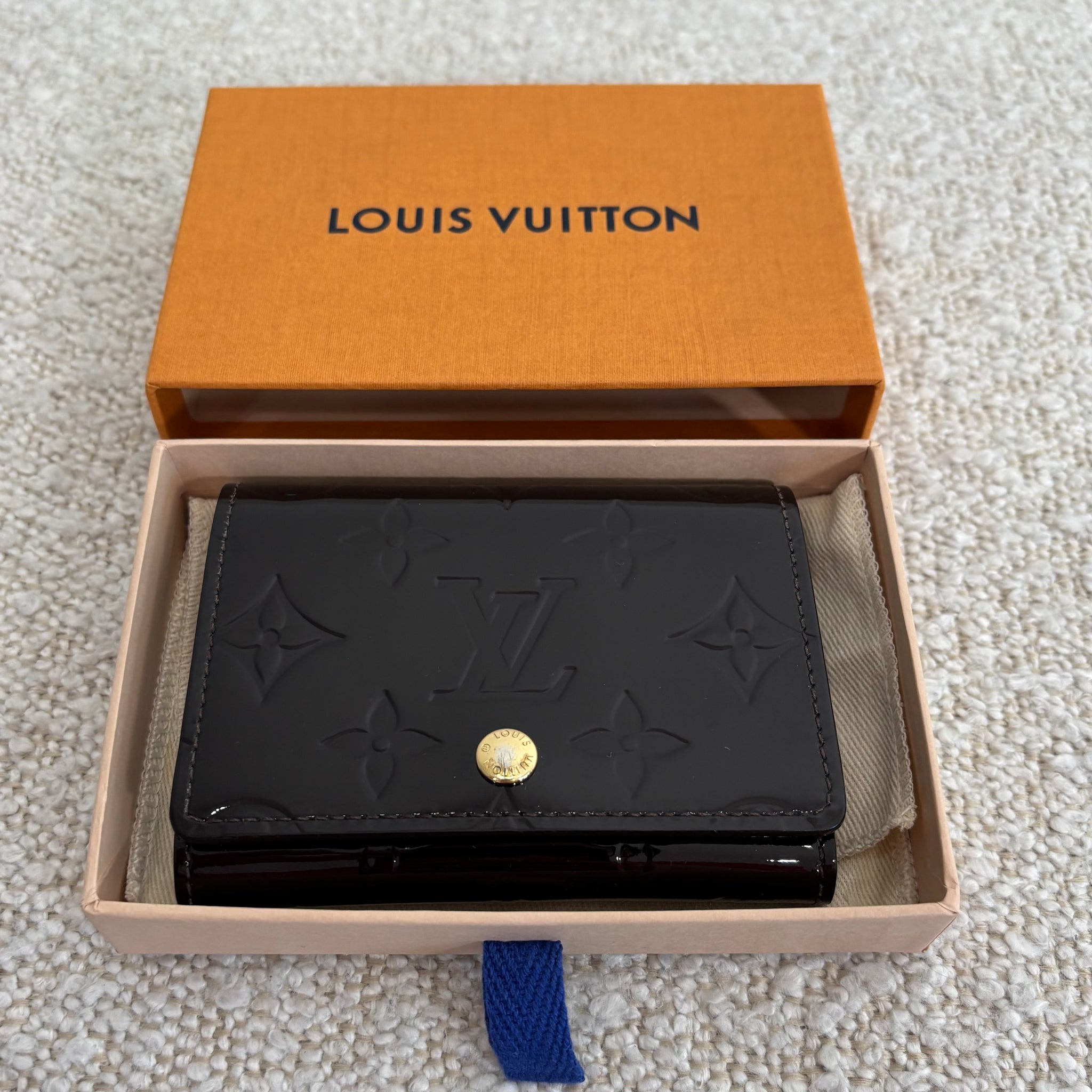 Pre-owned LOUIS VUITTON Vernis Business Card Holder Amarante  display picture 1