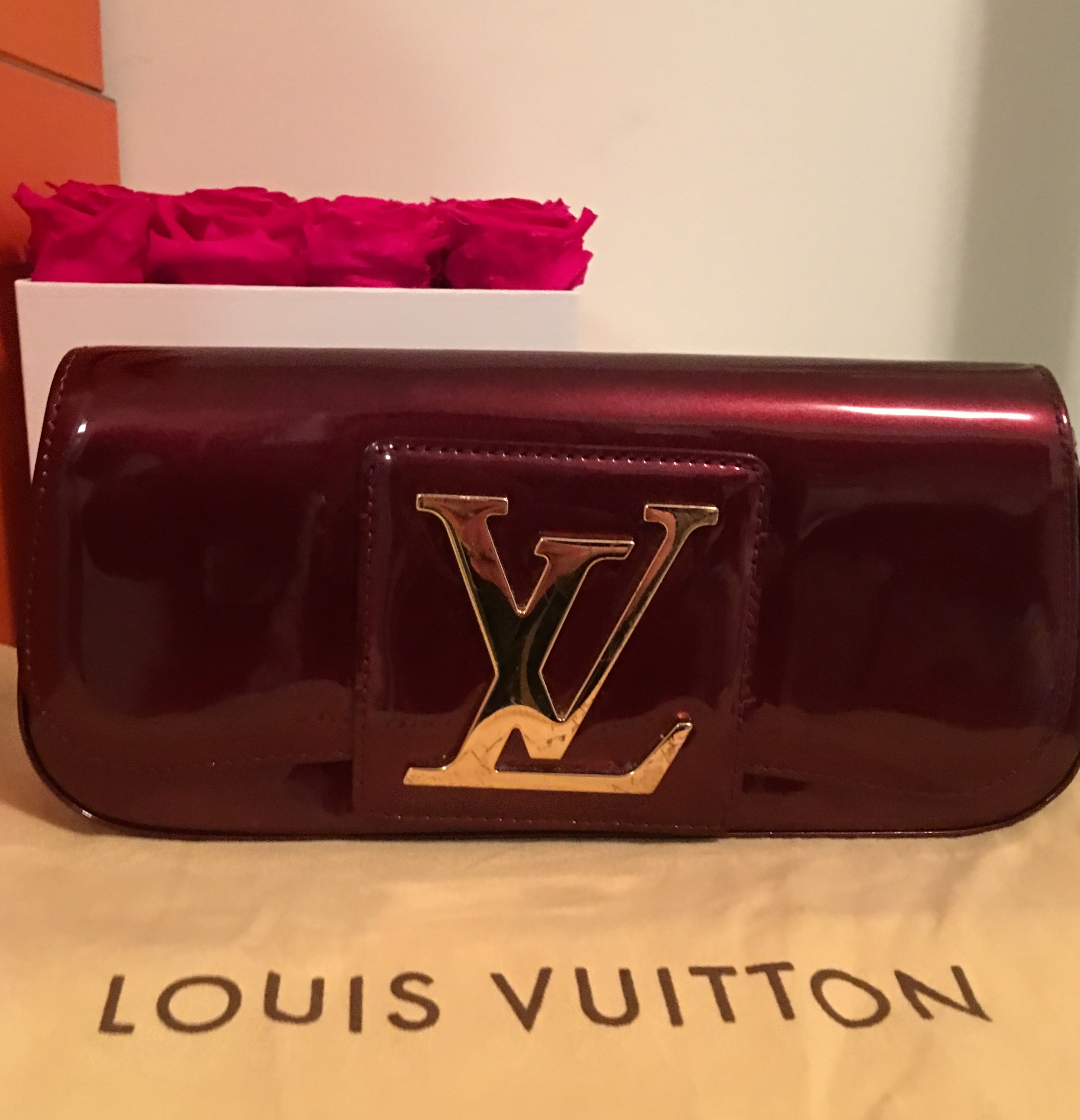 Sobe leather clutch bag Louis Vuitton Burgundy in Leather - 32610343
