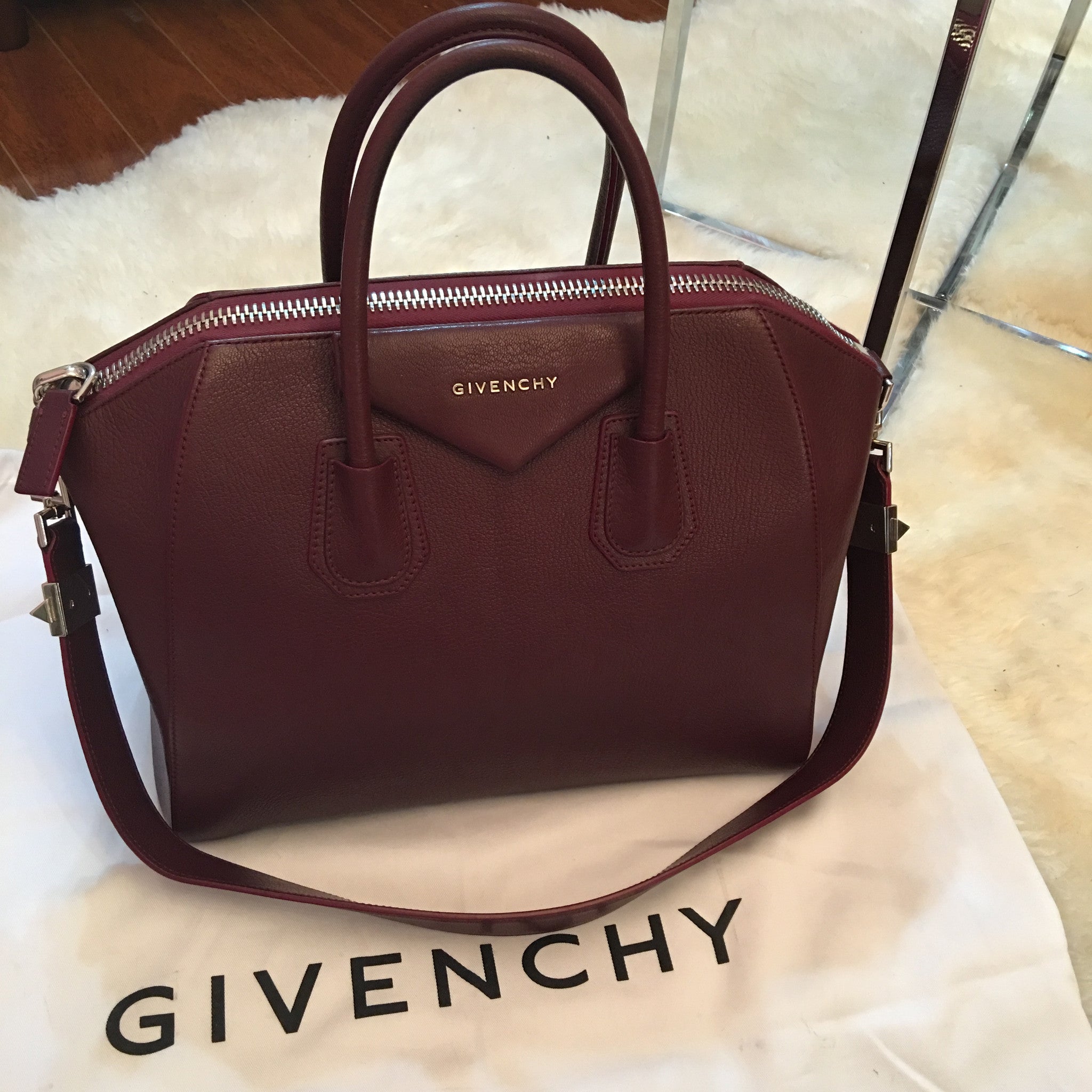 Givenchy Medium Antigona Handbag – Beccas Bags