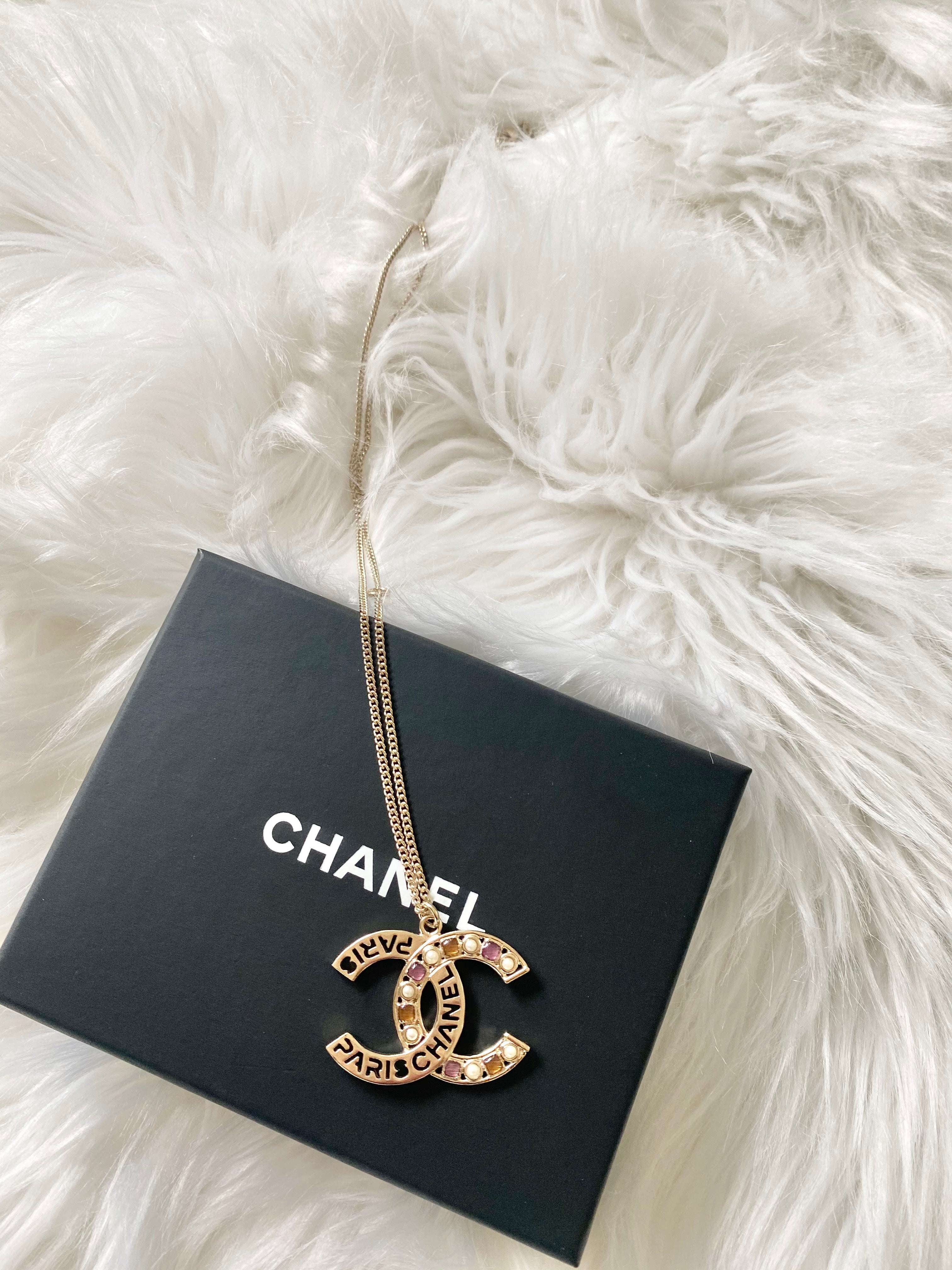 Chanel logo necklace – Beccas Bags