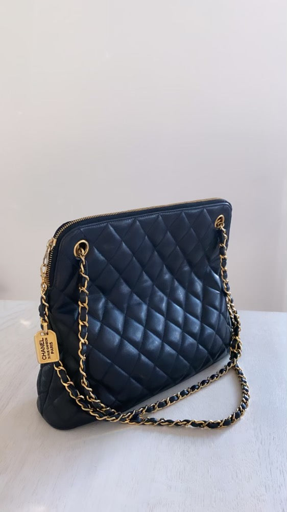 Chanel vintage quilted CC logo trapezoid chain shoulder – Beccas Bags