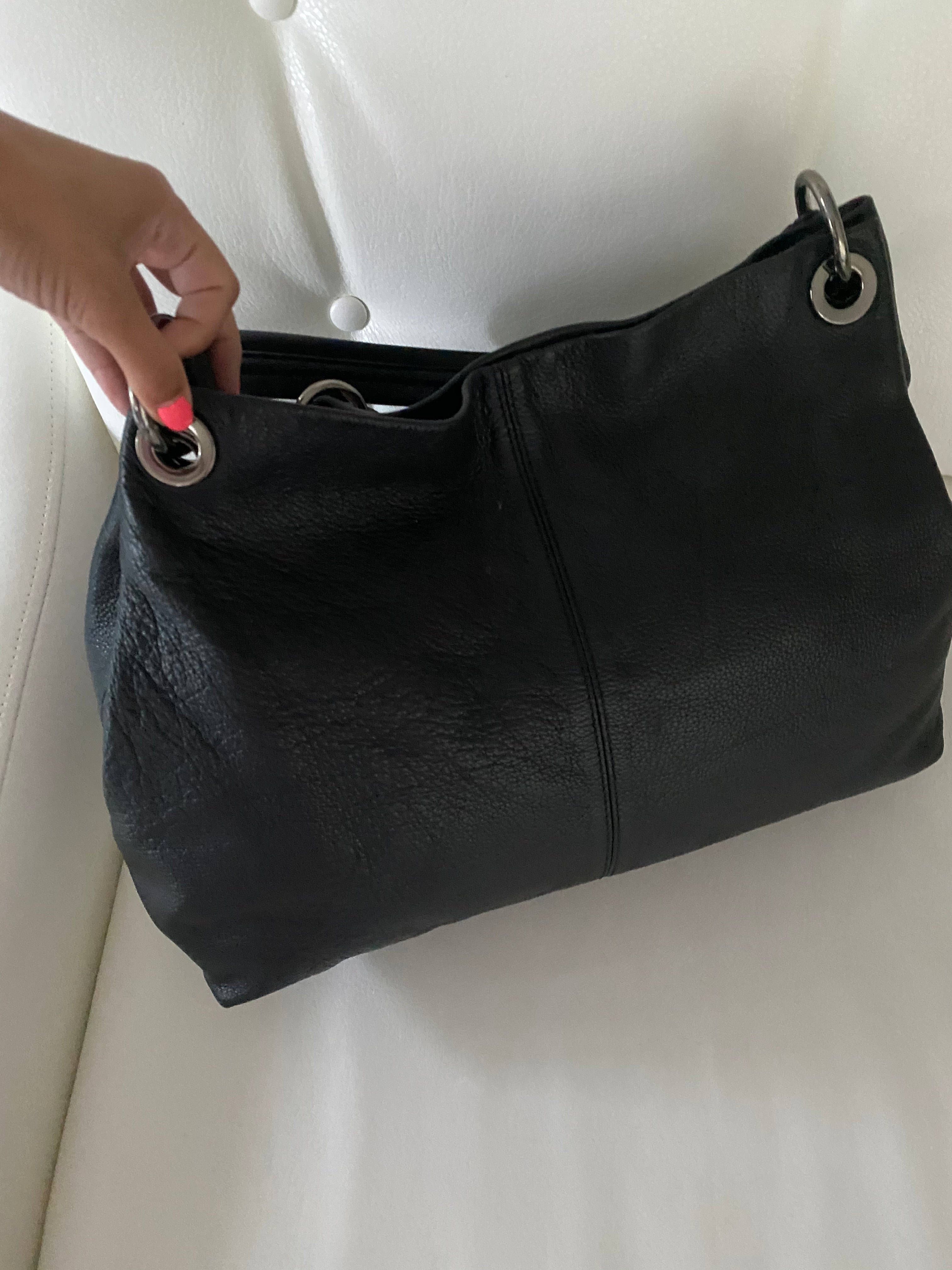 Simply Vera Vera Wang Handbag Leather Black 3 Zipper Compartments Chain On  Strap