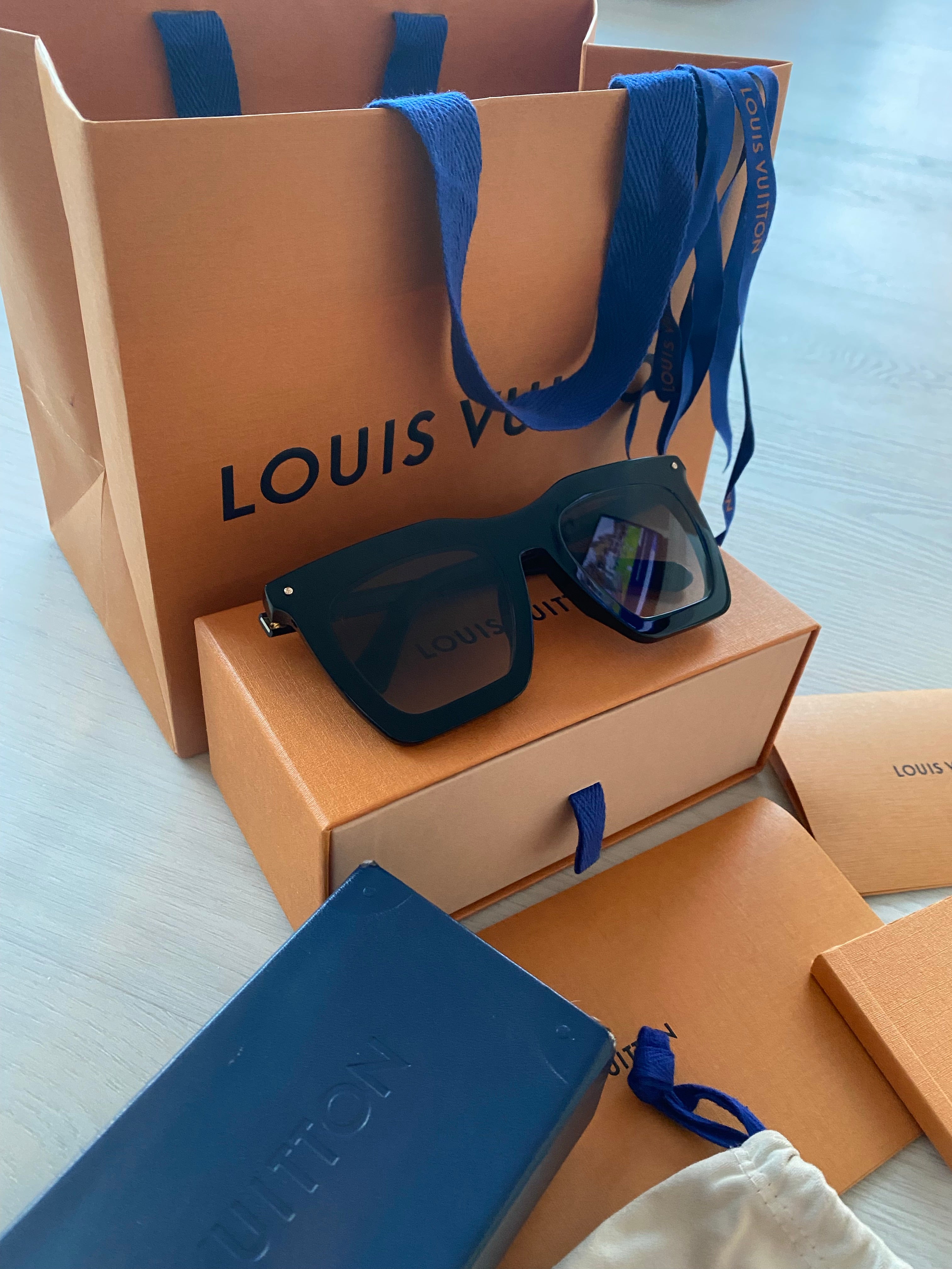 Product Louis vuitton La Grande Bellezza Sunglasses worn by Venita