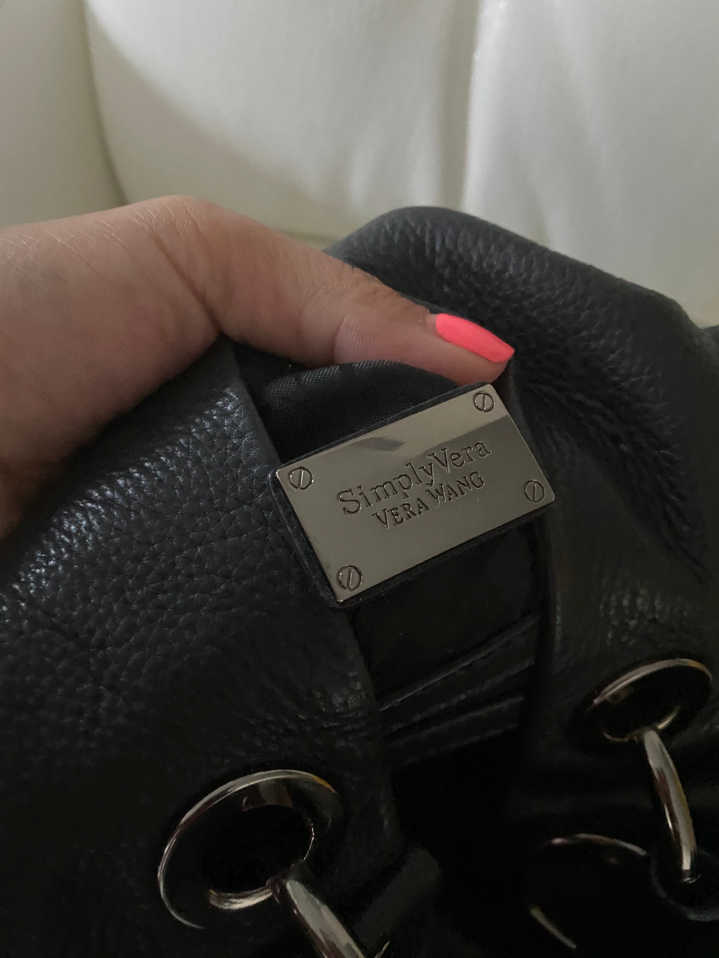 Simply Vera Vera Wang Handbag Leather Black 3 Zipper Compartments Chain On  Strap