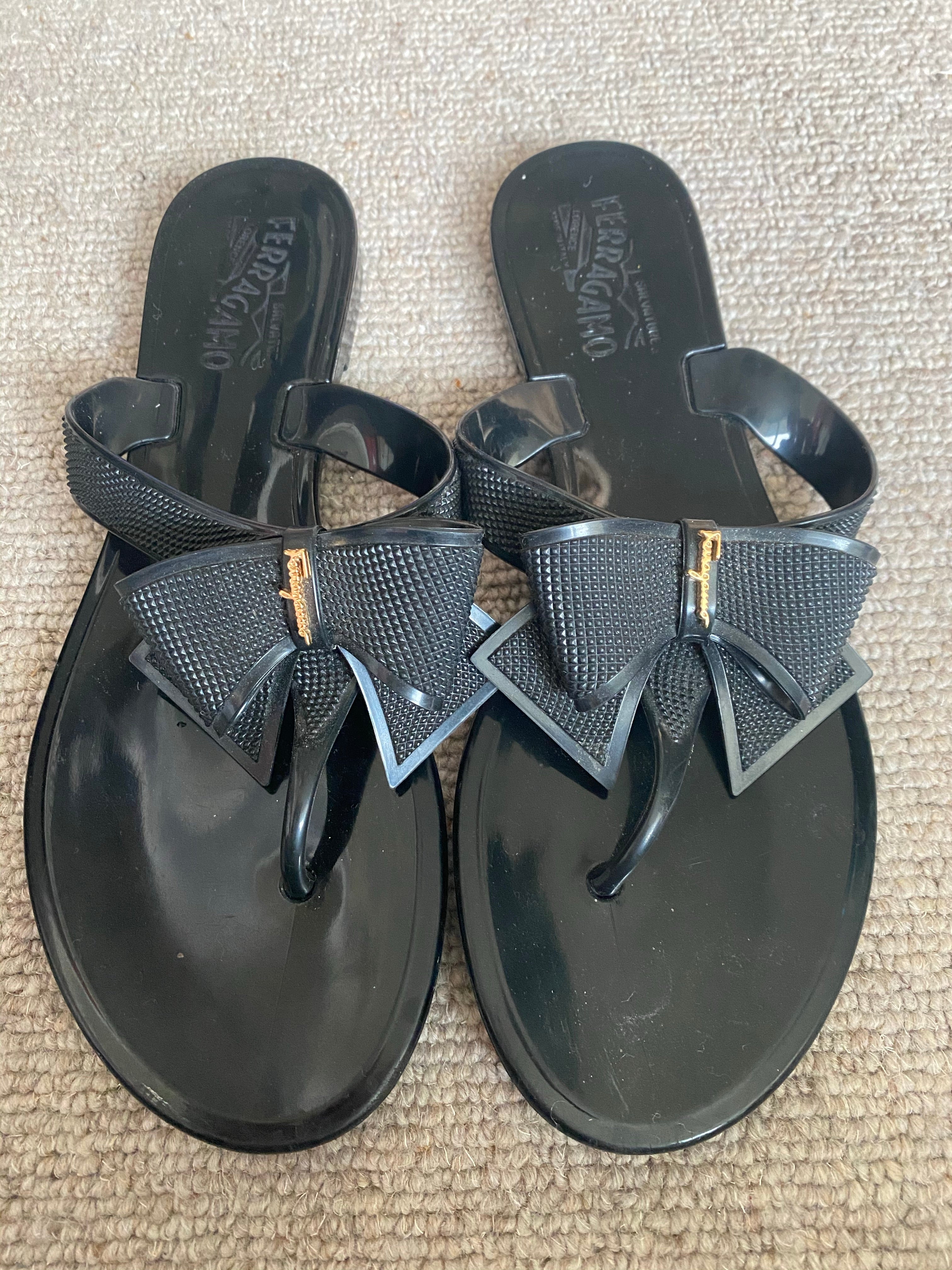 Ferragamo hot sale bow sandals