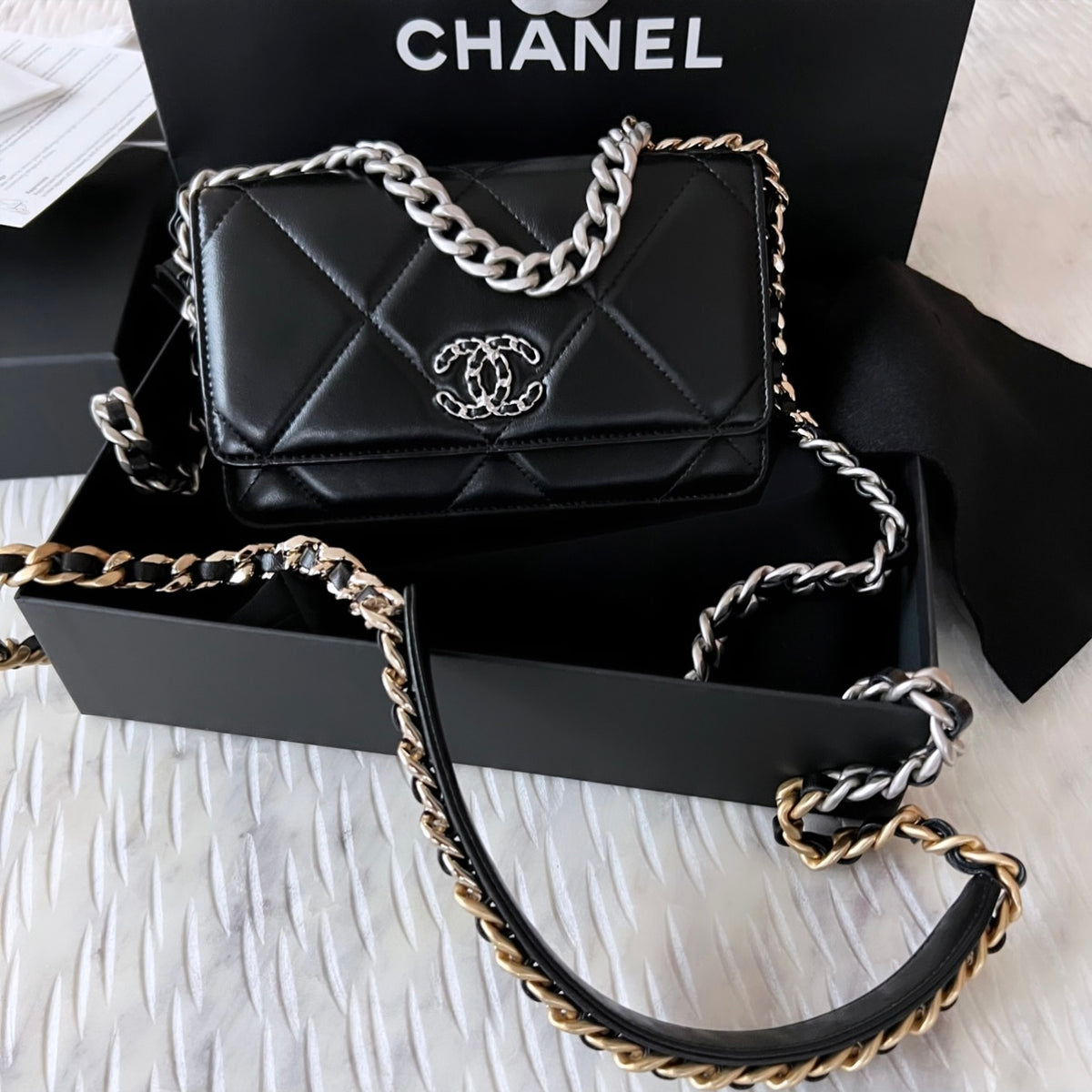 Chanel 19 Wallet On Chain – Beccas Bags