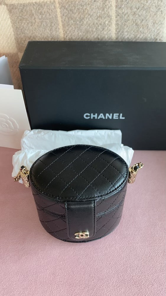 chanel classic vanity with chain