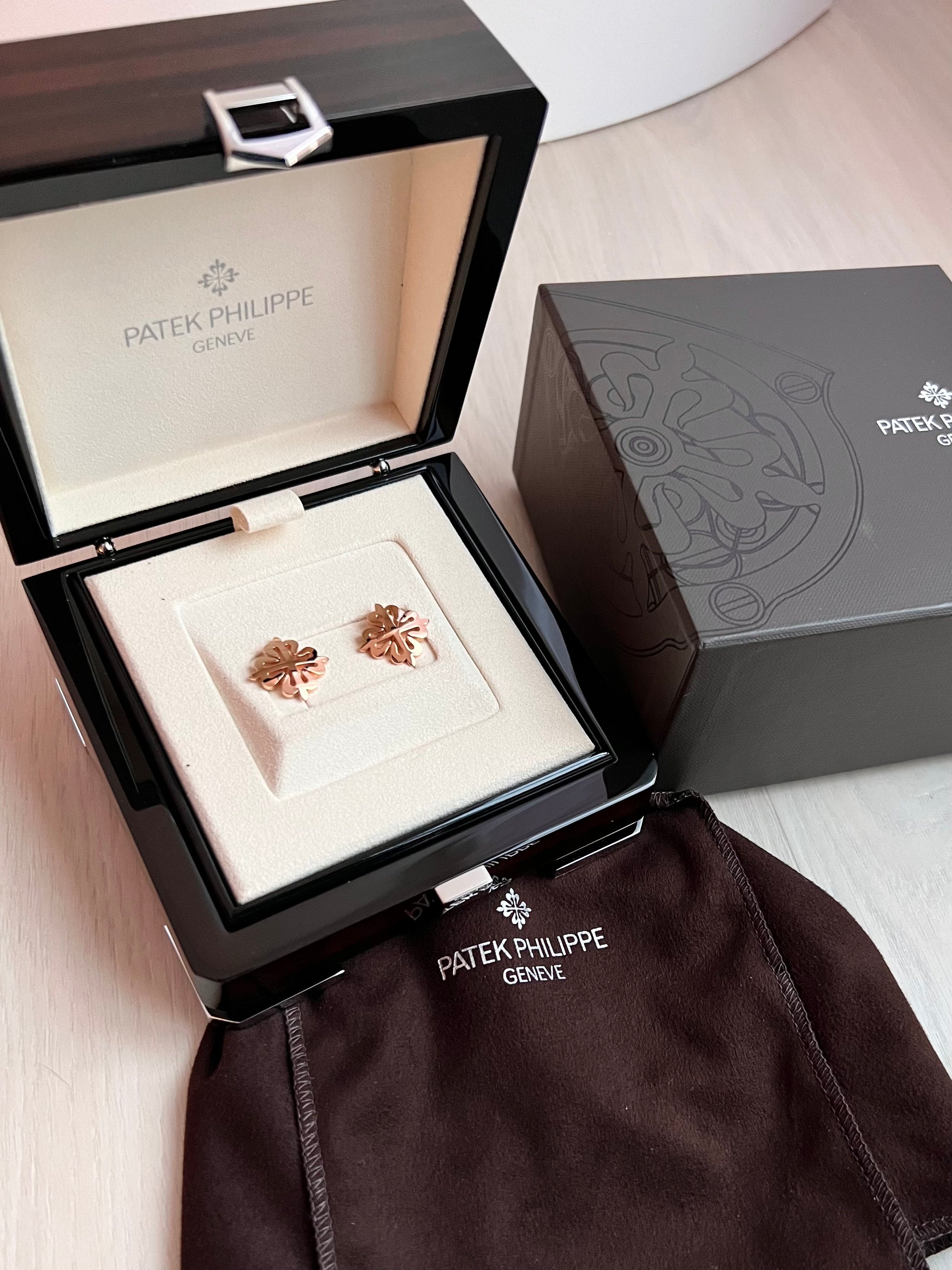 Pre-owned Patek Philippe Calatrava Cross Cufflinks – Beccas Bags