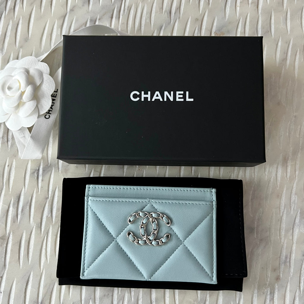 Chanel 19 Card Holder – Beccas Bags