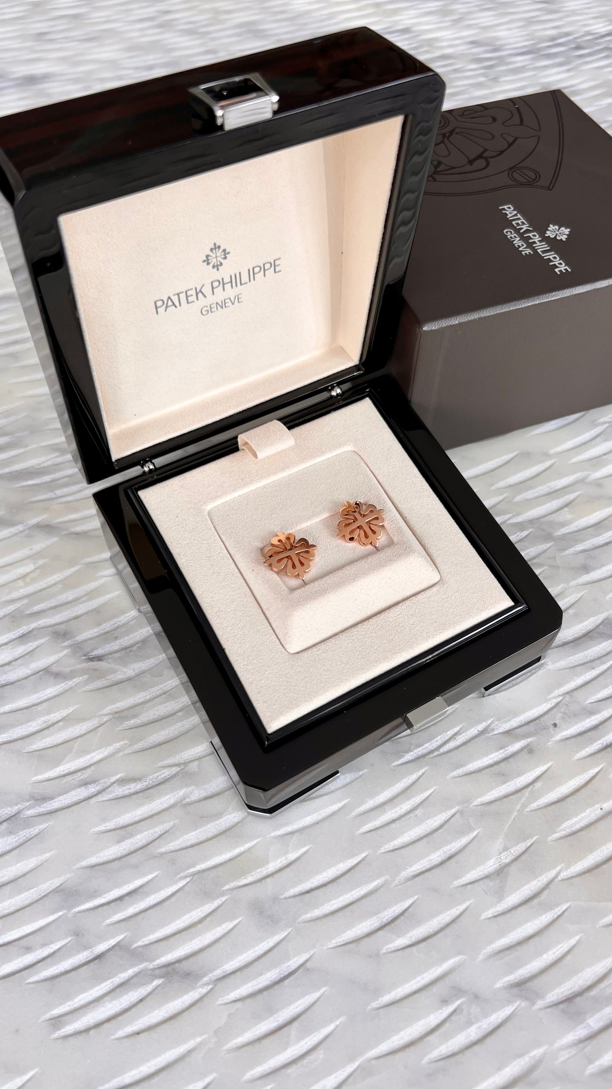 Pre-owned Patek Philippe Calatrava Cross Cufflinks – Beccas Bags