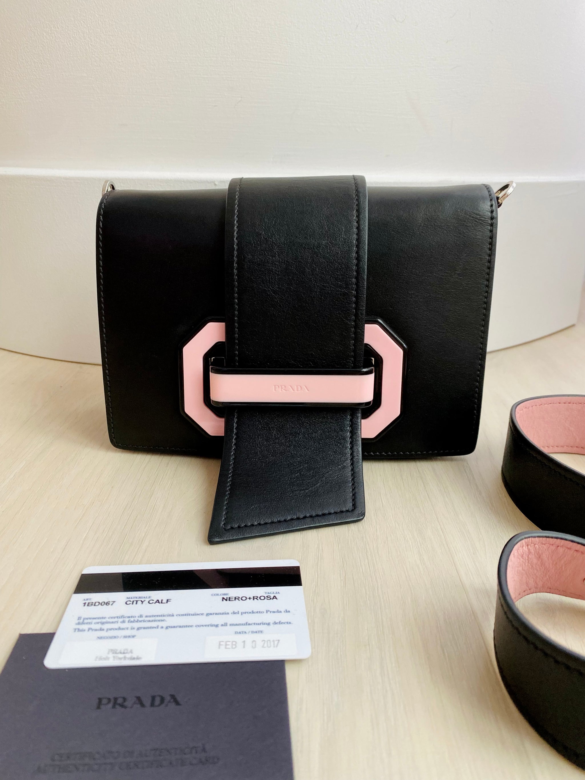 黒ピンク　リボンホルターネック Pre-owned Prada Plex Ribbon Bag – Beccas Bags